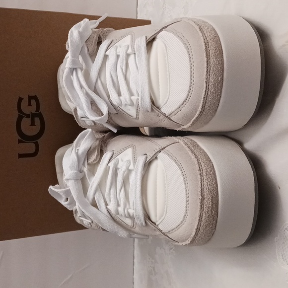 UGG size 11 men's cream and tan casual platfrom sneakers.